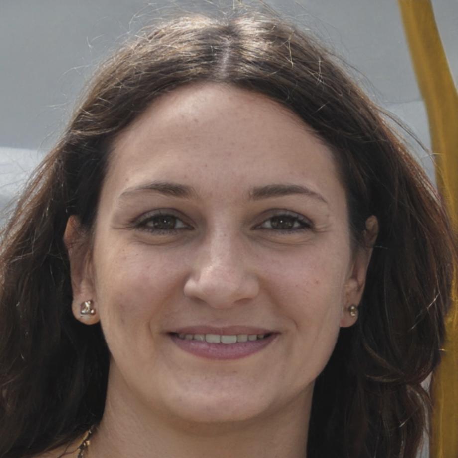 María Elena Rodríguez, Especialista en Finanzas Personales